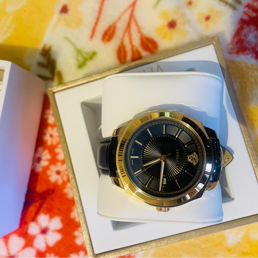 Versace watch - Picture 9 of 9